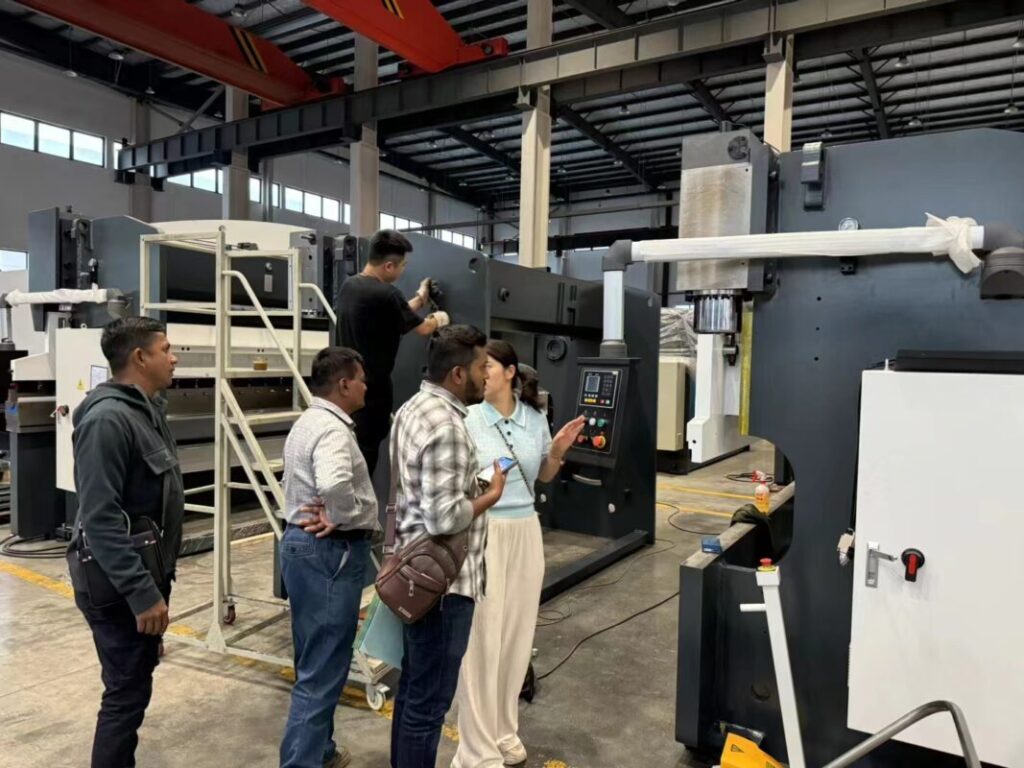 印度客户参观KRRASS工厂,探索CNC折弯机技术