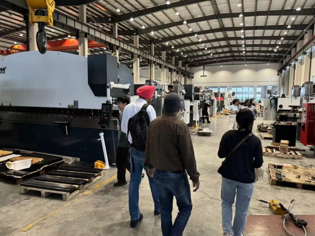 印度客户参观KRRASS工厂,探索CNC折弯机技术